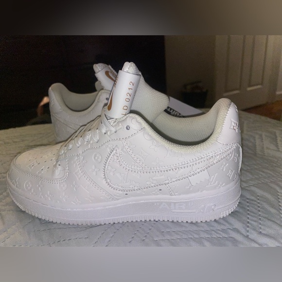 Louis Vuitton Nike Air Force 1 Low - Picture 3 of 5